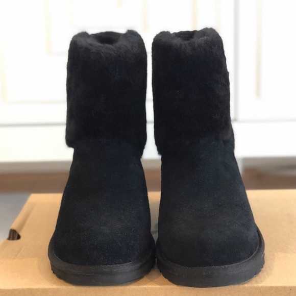 UGG Caitlin boots- like new, excellent condition - Picture 2 of 3